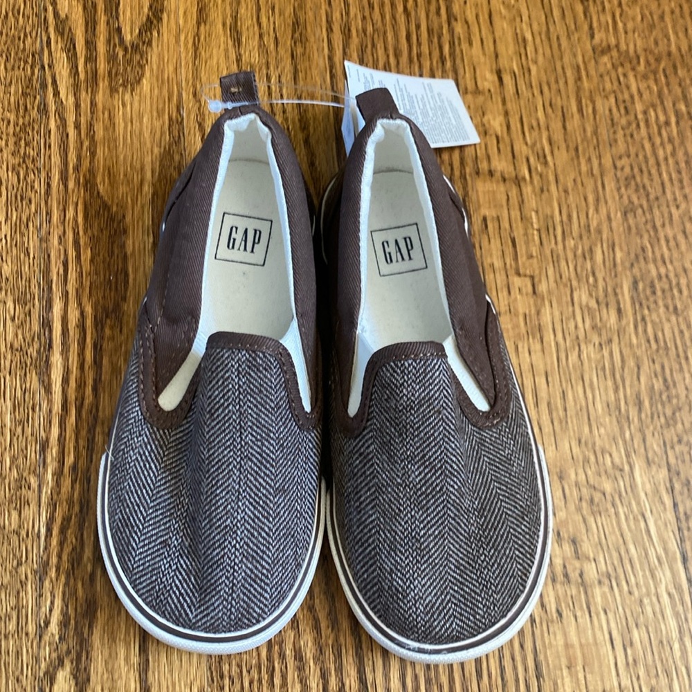 NWT Baby Gap toddler size 9 brown slip on shoes